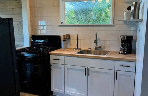Lakeside House | Lakeshore Comfort | Lakeview Family Getaway