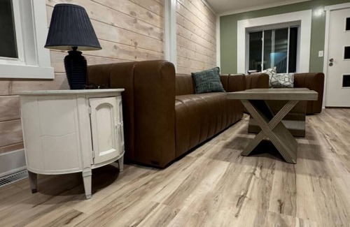 Lakeside House | Lakeshore Comfort | Lakeview Family Getaway