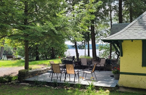 Lake George Cottage | Lakeshore Cottage on Private Estate