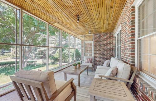 Lakeside House | Lakeshore Haven
