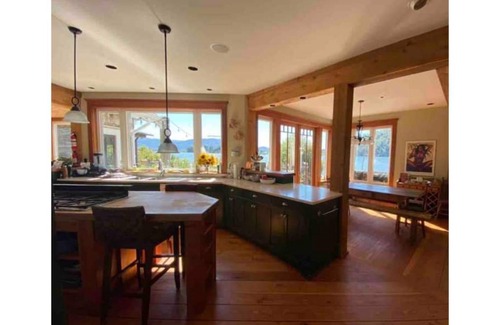 Hatzic House | Lakeshore "Holleyville" Countryside Farm House