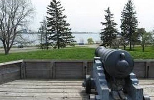 Fort Erie House | Lakeshore Lodge 2 Bedroom Private Guest Suite (high speed internet)