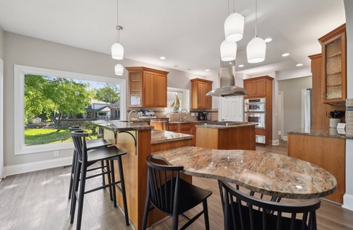 Mount Mourne House | Lakeshore Lookout - Amazing Long Range Views, Pool, Hot Tub, Fire Pit, Theatre Room and much more!