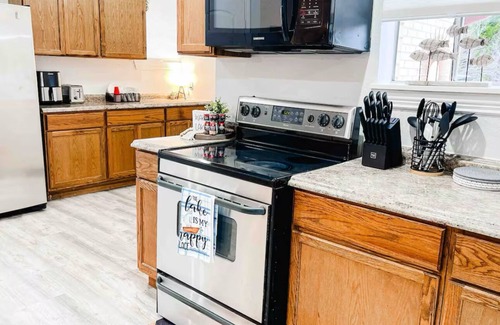 Lavon House | Lakeshore Retreat -kayaks, bikes, fishing poles