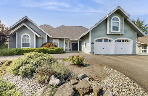 Centralia House | Lakeshore Retreat