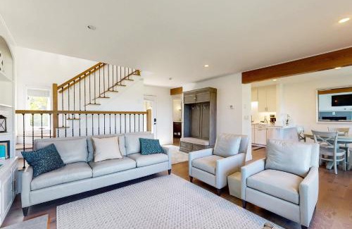 Gilford House | Lakeshore Retreat