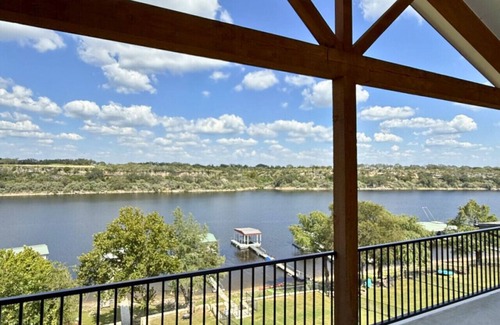 Spicewood House | Lakeshore Splendor- Lakefront + Dock!