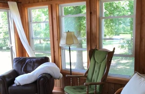 Champlain Cottage | Lakeshore Summer Cottage - Upstate NY