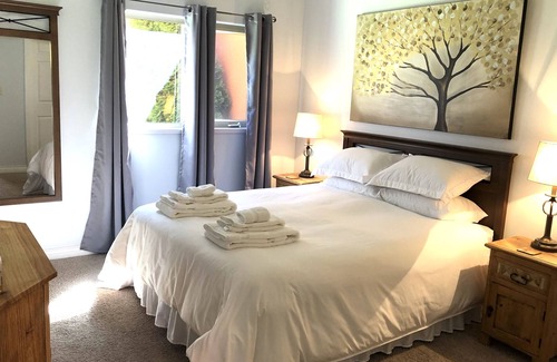 Okanagan-Similkameen Bed & Breakfast | LAKESHORE VILLAS BEACH COWBOY VILLA