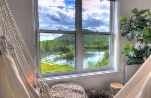 Saint-Brigitte-de-Laval Apartment | Lakeside Getaway #4 | Spa Sauna Firepit