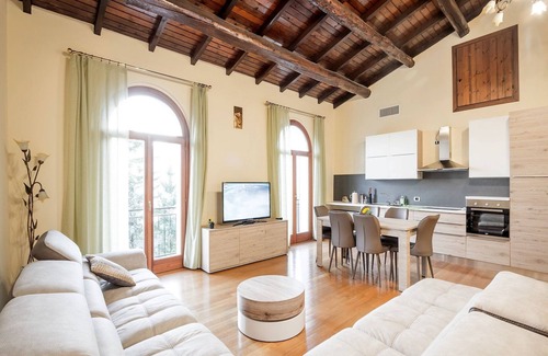 Artogne Villa | Lakeside Mansion with Pool