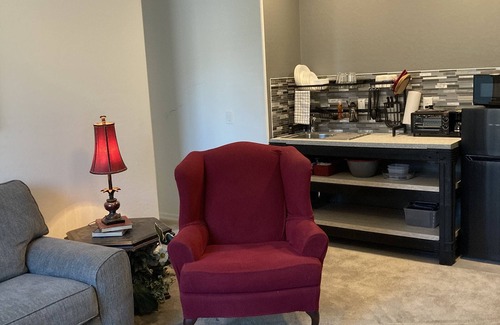 Maricopa Apartment | Lakeside 1 Bedroom Apt w/living room, kitchenette and laundry