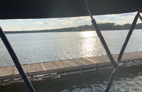 Cayuga Boat Rental | Lakeside 2 bedroom Boatel at Lockview Marina