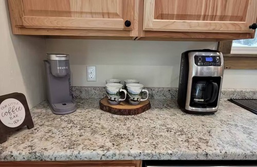 Sullivan House | Lakeside 2-bedroom house in Sullivan with WiFi and AC.