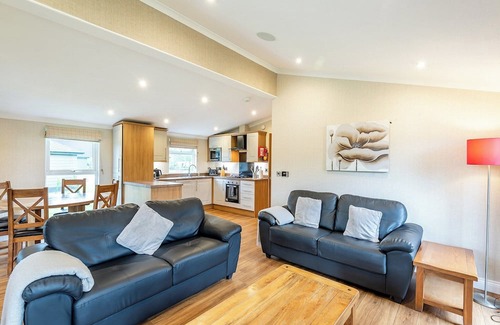 Woodhall Spa Ski Chalet | Lakeside 2 Pet Friendly