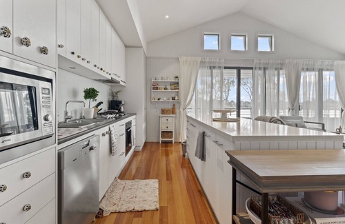 Sanctuary Lakes House | Lakeside 3-Bed Family Home with Amazing Views