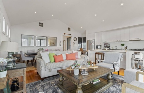 Sanctuary Lakes House | Lakeside 3-Bed Family Home with Amazing Views