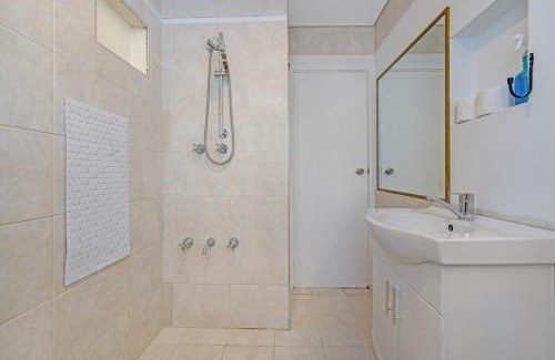 Koonawarra Apartment | Lakeside 3 Bedrooms House