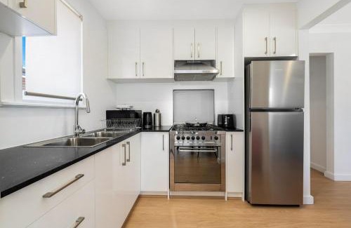Koonawarra Apartment | Lakeside 3 Bedrooms House