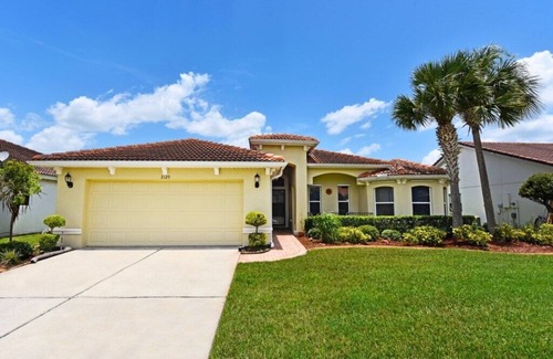 Buena Ventura Lakes House | Lakeside 4-Bed Pool Home at Villa Sol