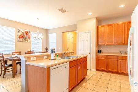 Kissimmee House | Lakeside 4Br Home Perfect for a Disney Relaxation!