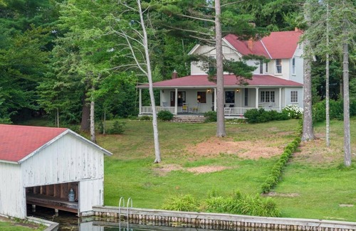 Ponshewaing Cottage | Lakeside 6-bedroom Cottage with Harbor