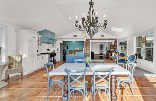 Winter Haven House | Lakeside Adventure Retreat w/Heated Pool, Fishing Dock, Game Room & Optional 1 hr Boat Cruise*