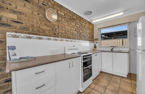 Bega Valley Shire Council Cabin | Lakeside Apartments - Ground floor