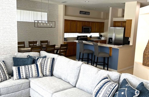 Sunset Lakes House | Lakeside at Sunset - stunning location and beautifully appointed