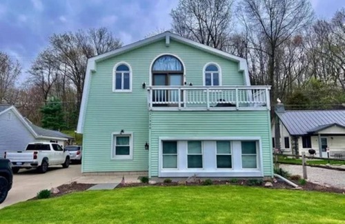 Sand Creek House | Lakeside Beach Getaway with A Gorgeous Kitchen & Dining Room with Room for 10.