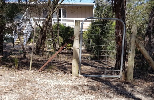 Goon Nure House | Lakeside Beach House - Child & Dog Friendly