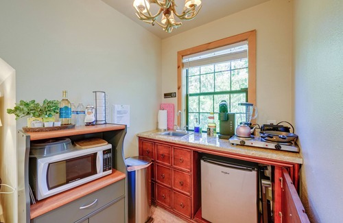 Wishon Apartment | 'Lakeside Bear Lodge' Studio: 9 Mi to Bass Lake!