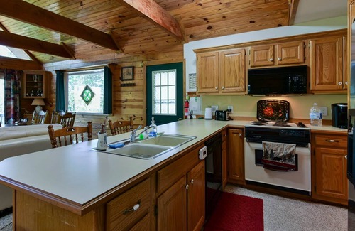 Golden House | Lakeside Beautiful Cabin with Loft & Balls