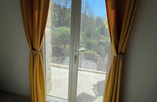 Anthe Bed & Breakfast | Lakeside bed and breakfast with farmhouse breakfast, Jacuzzi, swimming pool