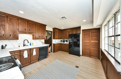 Blue Bell Estates House | Lakeside bliss awaits your stay!