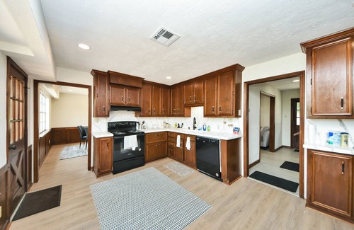 Blue Bell Estates House | Lakeside bliss awaits your stay!
