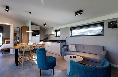 Delfstrahuizen House | Lakeside Bliss in Friesland