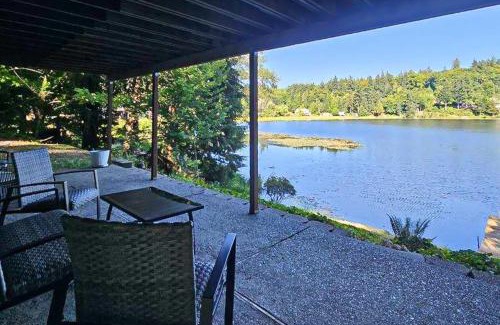 East Olympia House | Lakeside Bliss