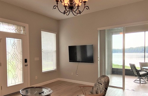 Lutz House | Lakeside Breeze Waterfront Home FREE KAYAKS!