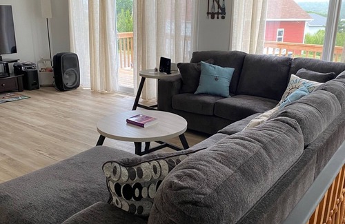 Cambridge-Narrows House | Lakeside bungalow retreat in Cambridge Narrows, NB