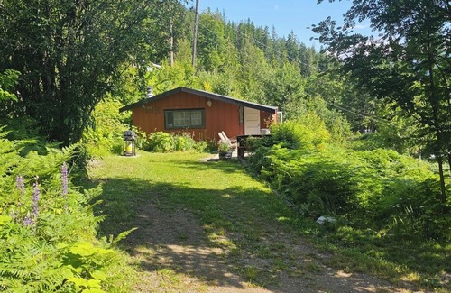 Kaslo Cabin | Lakeside Bungalow Cabin at Paradise Hills