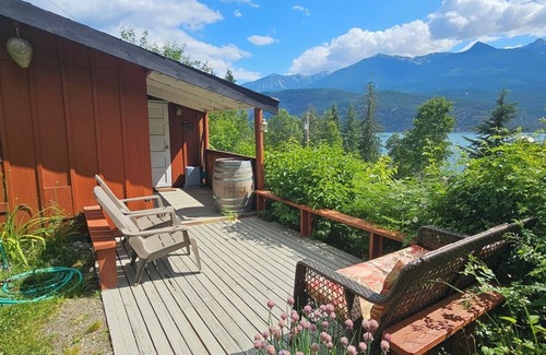 Kaslo Cabin | Lakeside Bungalow Cabin at Paradise Hills
