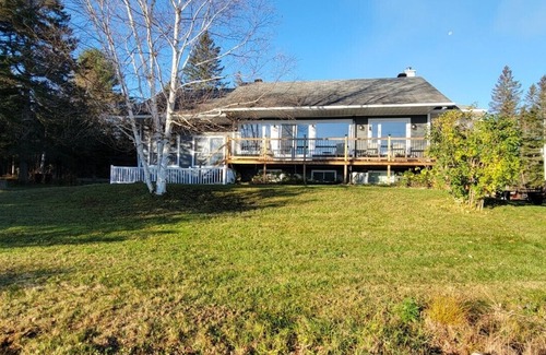Chute-Saint-Philippe Ski Chalet | Lakeside cottage in the Upper Laurentians