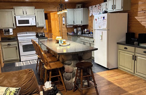 Athelstane Cabin | Lakeside Cabin "Serenity"