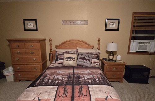 Manchester Resort | Lakeside Cabin 1: Perfect Retreat at Enriched Cabins & Resort on Lake Delhi
