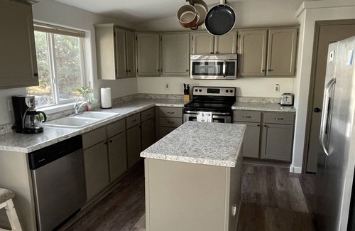 Aberdeen House | Lakeside Cabin 10 miles from Aberdeen, SD