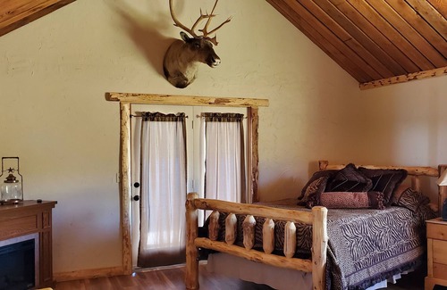 Daniel Cabin | Lakeside Cabin at Timberline Lodge