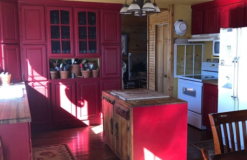 Crofton House | Lakeside Cabin, Fishing, Golf/Hiking Nearby, Canoe & Kayaks Onsite, Pet Friendly