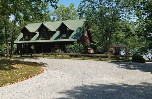 Crofton House | Lakeside Cabin, Fishing, Golf/Hiking Nearby, Canoe & Kayaks Onsite, Pet Friendly