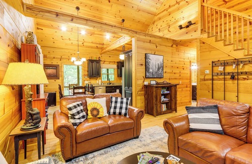 Walnut Mountain Cabin | Lakeside Cabin: Game Room, Dock, Orchard, Wineries